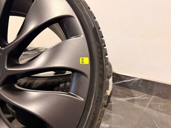kolesa zimní Tesla Model 3 r20 1044267-00-A1 - 4
