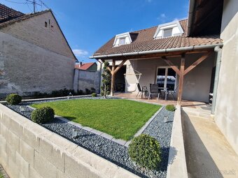 Krásny, moderný, svetlý a zaujímavo riešený dom na predaj - 4