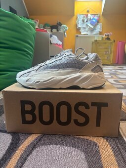 Yeezy Boost 700 V2 Static EU45 1/3 - 4