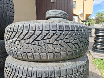 215/60R16 - 4