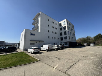 Prenájom kancelárskych priestorov 210m² v časti Bratislava Ž - 4