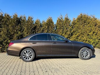 Mercedes E220d - Hnedá Metalíza, CarPlay, Letná-Zimná sada - 4