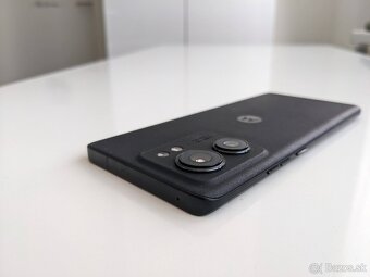 Motorola EDGE 40 --- 8 GB/256 GB - 4