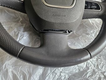 Predám sivý volant Audi A4 B8 - 4
