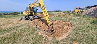 Báger Komatsu PW220 - 4