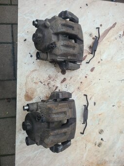 Brzdové strmene Bmw 320d e90/e91 - 4