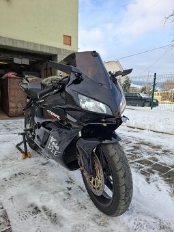 Honda cbr1000rr - 4