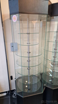 Otočný presklený stojan - vitrína - 4