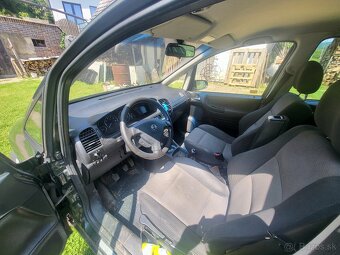 Opel Zafira A 2.2i na diely - 4