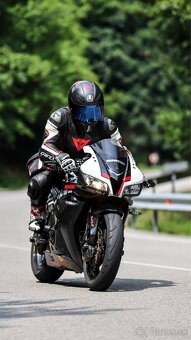 Honda CBR 600 RR 2009 - 4