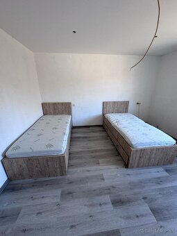 Predám kvalitnú pevnú posteľ 90x200cm - úplne NOVA - 4