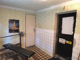 Predáme 3 izbový rodinný dom s 12 árovou záhradou - 4