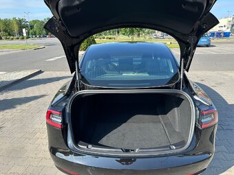 Predám auto Tesla model 3 - 4