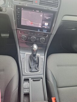Predám Volkswagen E-Golf s elektromotorom - 4