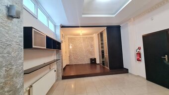 Obchodný priestor (ideál kozmetika, barber salón, kaderníctv - 4