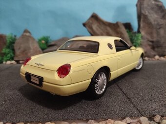 prodám model 1/18 ford thunderbird 2000 - 4