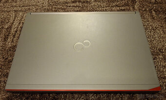 Fujitsu LifeBook E736 + taska a mys - 4