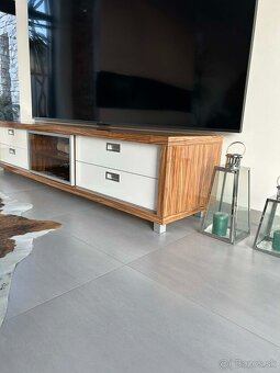 Skrinka pod TV - 4