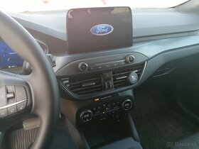 Ford Focus kombi ACTIVE Ecoboost 125k A8 - 4