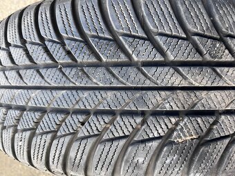 Predám ZÁNOVNÉ  zimné pneumatiky BRIDGESTONE 215/55 R17 - 4