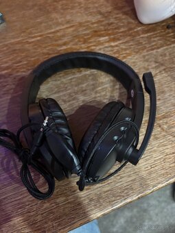 Herná konzola zo slúchadlami - 4