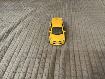 ŽLTÉ AUTÍČKO - 4