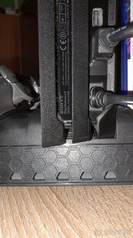 Predám PS 4 pro - 4