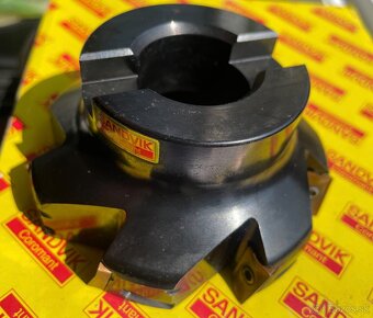Frézy Sandvik R390 - 17 - - 4