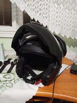 Vyklopná prilba veľkosť XL - 4