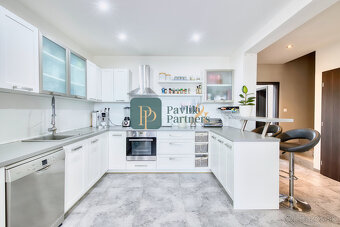 Predaj 4 izbový moderný rodinný dom, garáž, zariadený - 4