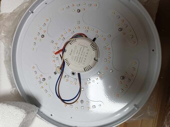 Nové WiFi bluetooth svítidlo s reproduktorem - 4