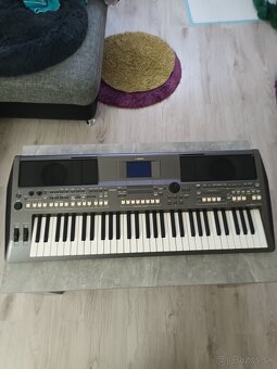 YAMAHA PSR-S670 - 4