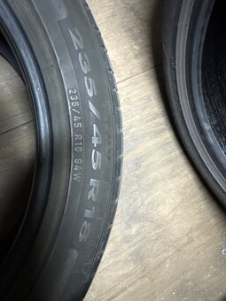 Predám 4ks pneumatik 235/45R18 94w - 4