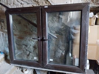 Plastove okno - tmavý dub 147x112 cm - 4