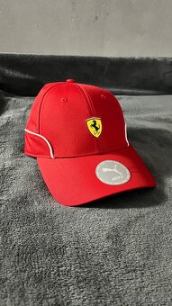 Predám F1 a MotoGP merch/ dres a šiltovky čiapky - 4