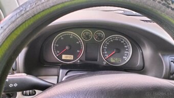 Volkswagen Passat - 4