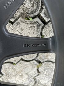 Predám org.elektrón Range Rover aj s gumov mierne oškretý. - 4