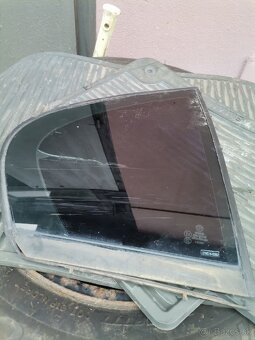 Zadné pravé okno e60 - 4