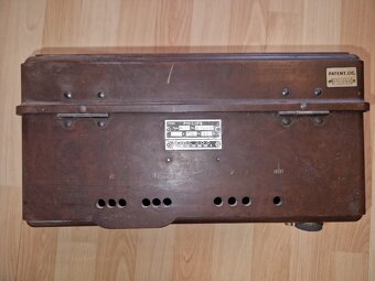 Predám bakelitový kryt na rádio Philips - 4