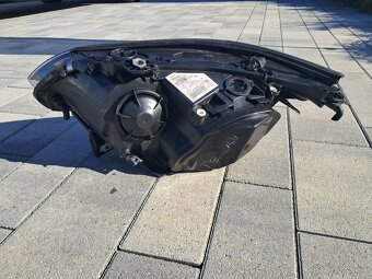 Pravý prený svetlomet BMW E60/61 - 4