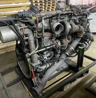 Prodam motor MAN D2676LOH24 - 4