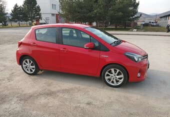 Predám Toyota Yaris hybrid - 4