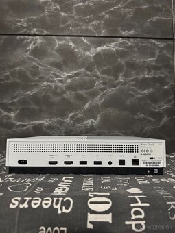 Xbox One S - 4