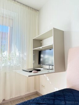 Drevený sklápací stolík na homeoffice alebo šijací stroj - 4