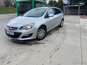 Opel astra J sports tourer - 4
