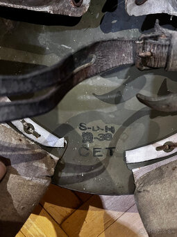 Vojenske prilby,bodak, nadoba na plynovu masku - 4