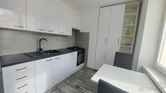 Krásny 2-izbový byt v centre Popradu na prenájom - 4