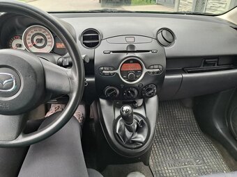 Mazda 2 1.3 benzín 2008r - 4