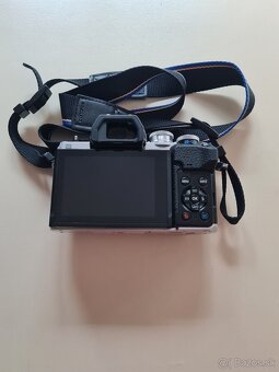 Olympus OM-D EM10 IV Telo Cena 499€ - 4