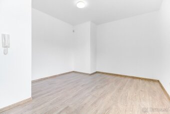 Priestranný 1-izbový byt s klimatizáciou na prenájom - 4